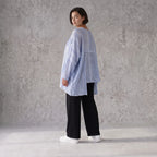 Fliessendes Oversize Shirt Jeansblau Weiß mit Zipfelsaum weich fallend locker und modern