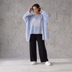 Fliessendes Oversize Shirt Jeansblau Weiß mit Zipfelsaum weich fallend locker und modern