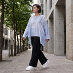 Fliessendes Oversize Shirt Jeansblau Weiß mit Zipfelsaum weich fallend locker und modern