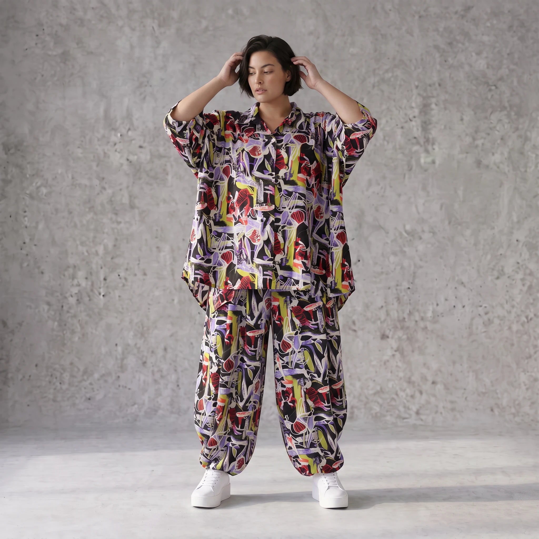 Zeitlose Oversize Viskosebluse in Schwarz Oliv Lila leger Lagenlook modern Hemdkragen