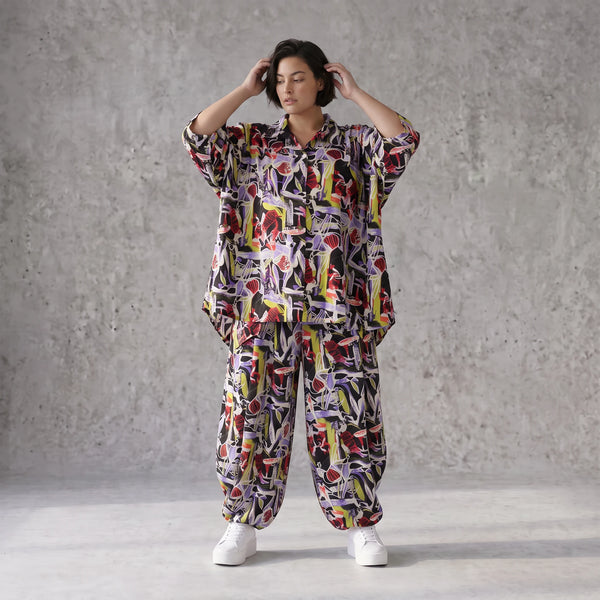 Zeitlose Oversize Viskosebluse in Schwarz Oliv Lila leger Lagenlook modern Hemdkragen