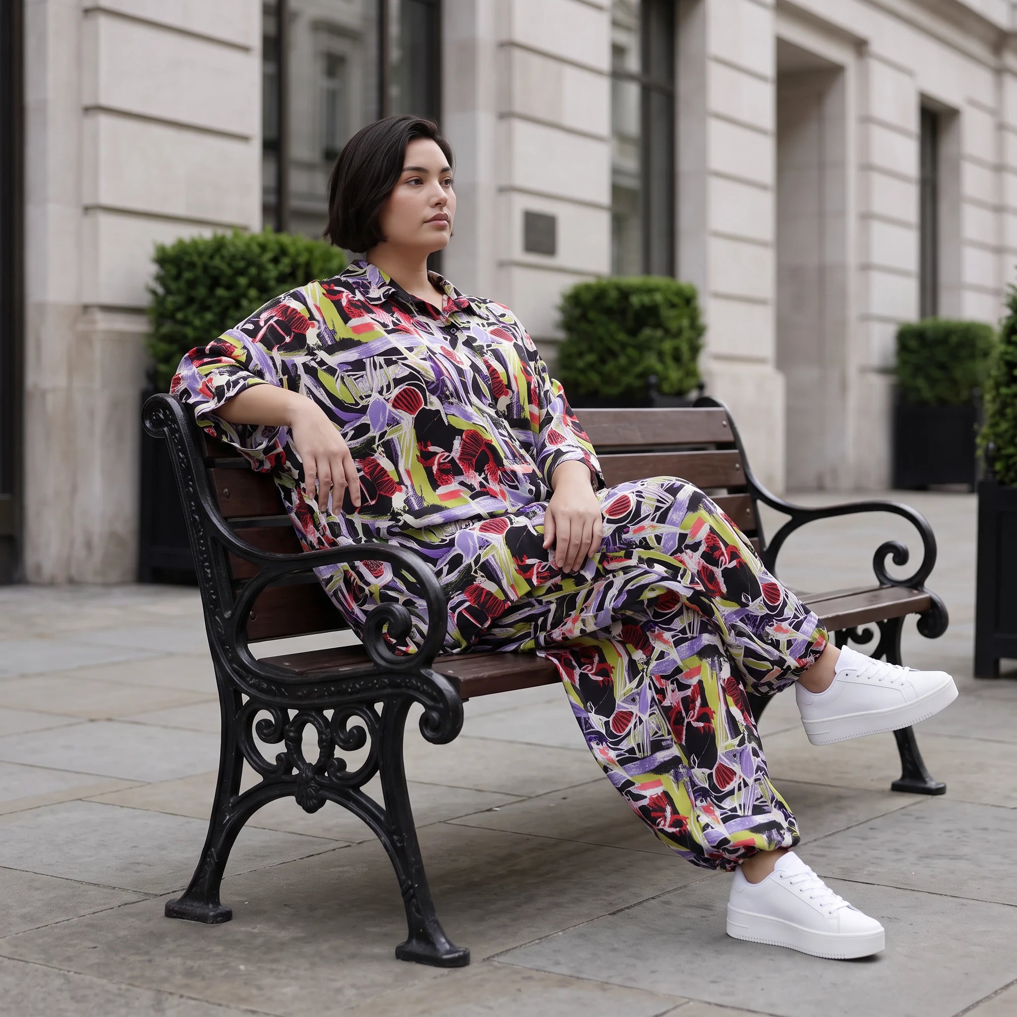 Zeitlose Oversize Viskosebluse in Schwarz Oliv Lila leger Lagenlook modern Hemdkragen