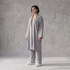 Grauer Bengaline Mantel locker oversize luftig mit Hemdkragen elastisch und zeitlos grau