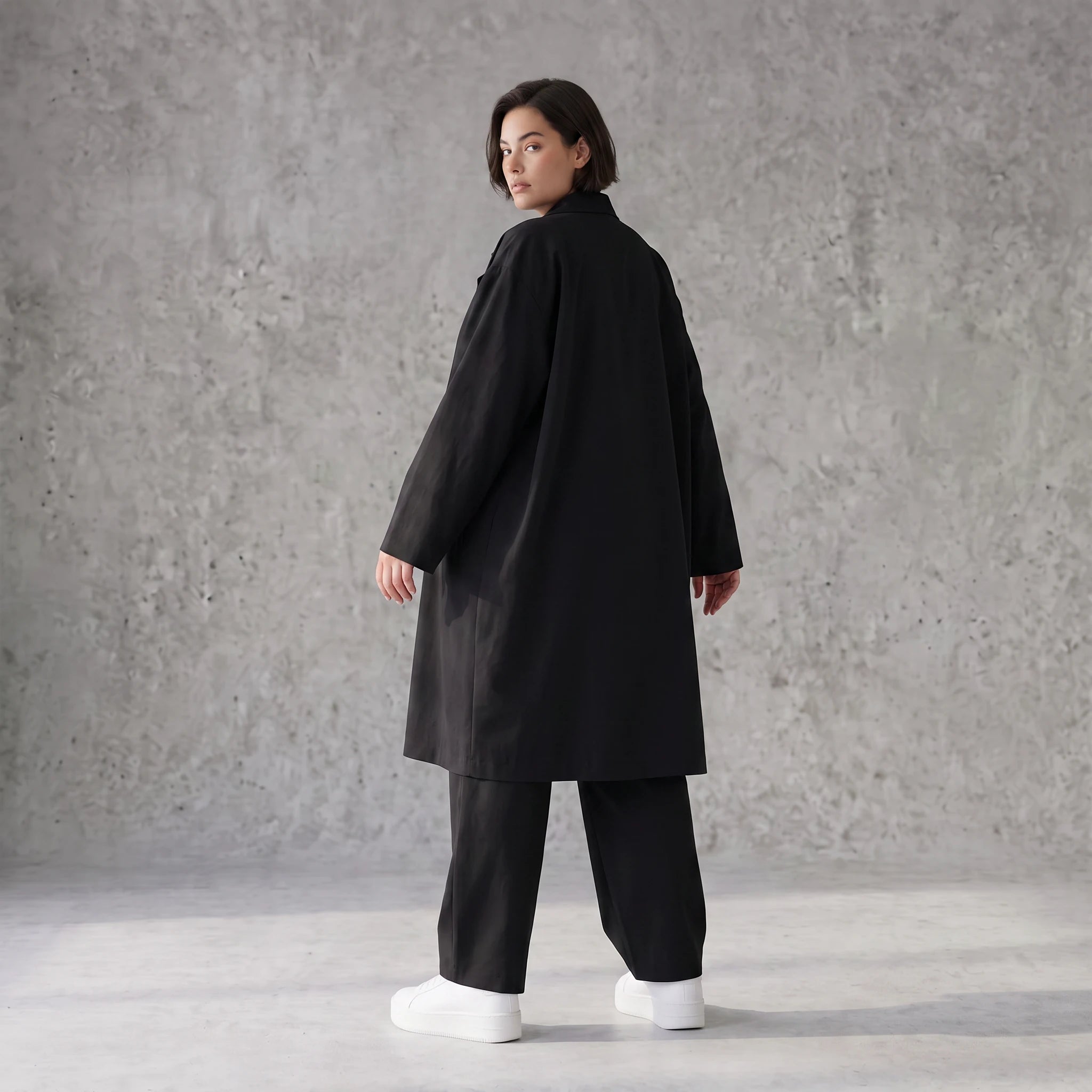 Schwarzer Oversize Mantel fliessend elastisch zeitlos leger sommerlich fuer Lagenlook