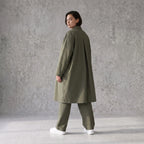 Fliessender Khaki Mantel im legeren Lagenlook mit Oversize Form zeitlos chic soft modern