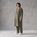 Fliessender Khaki Mantel im legeren Lagenlook mit Oversize Form zeitlos chic soft modern