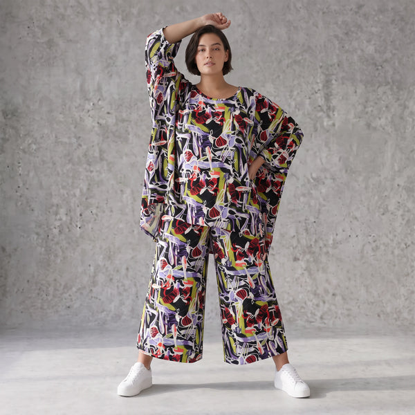 Oversized Shirt aus leichter Viskose Popeline in Lila mit Rundhals und lässigem Schnitt