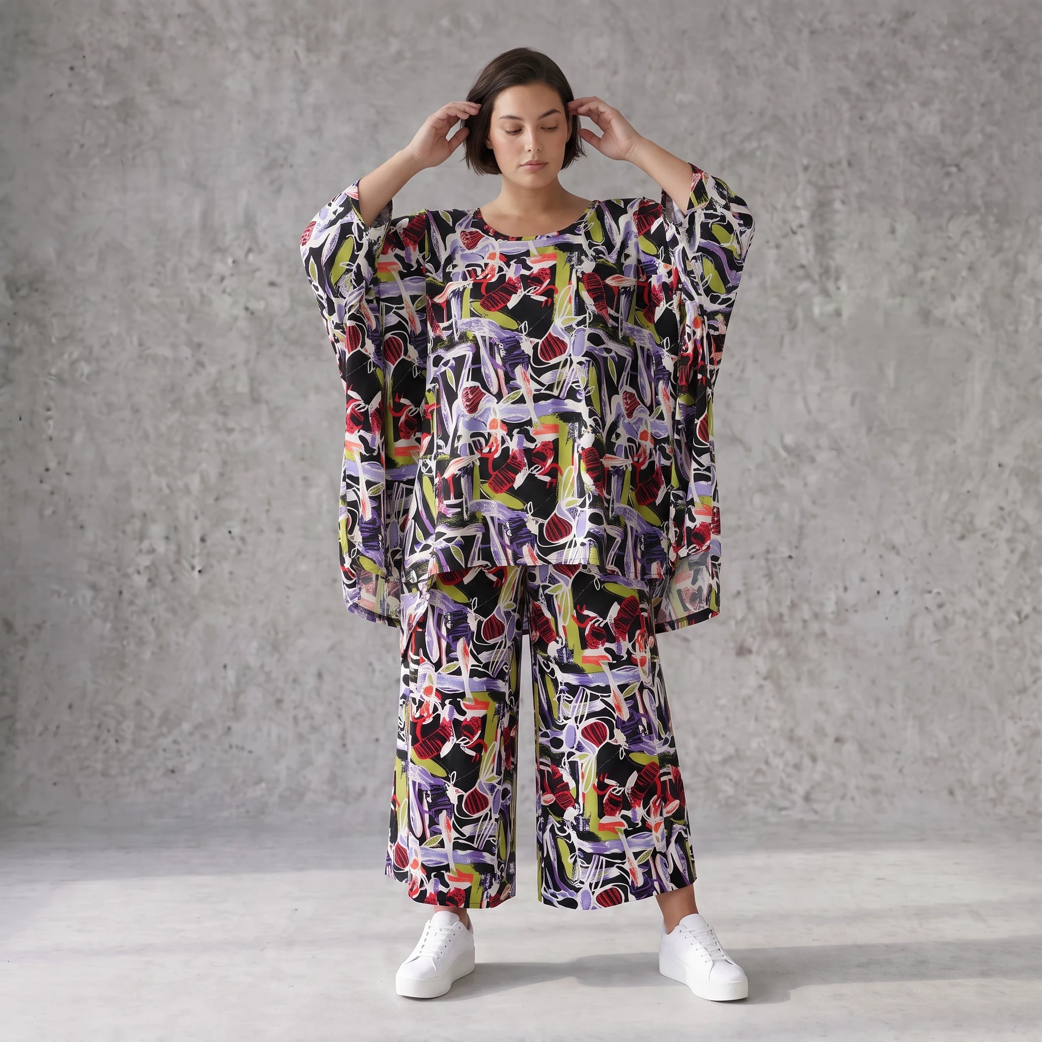 Oversized Shirt aus leichter Viskose Popeline in Lila mit Rundhals und lässigem Schnitt
