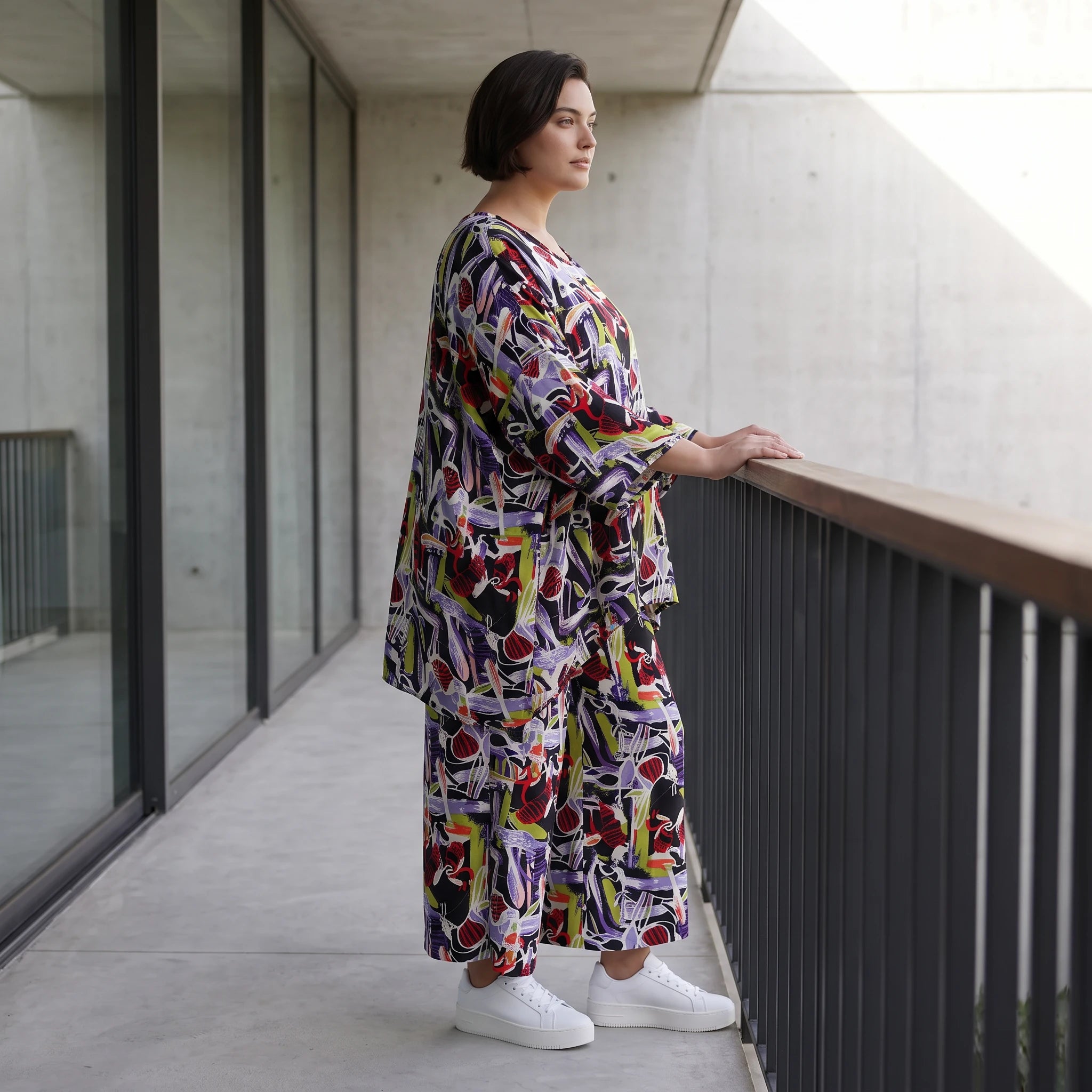 Oversized Shirt aus leichter Viskose Popeline in Lila mit Rundhals und lässigem Schnitt