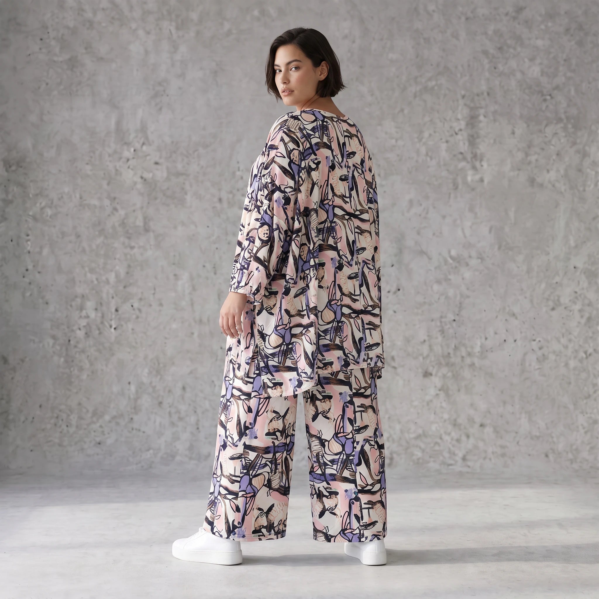 Oversized Shirt aus leichter Viskose Popeline in zartem Rosa mit asymmetrischem Schnitt