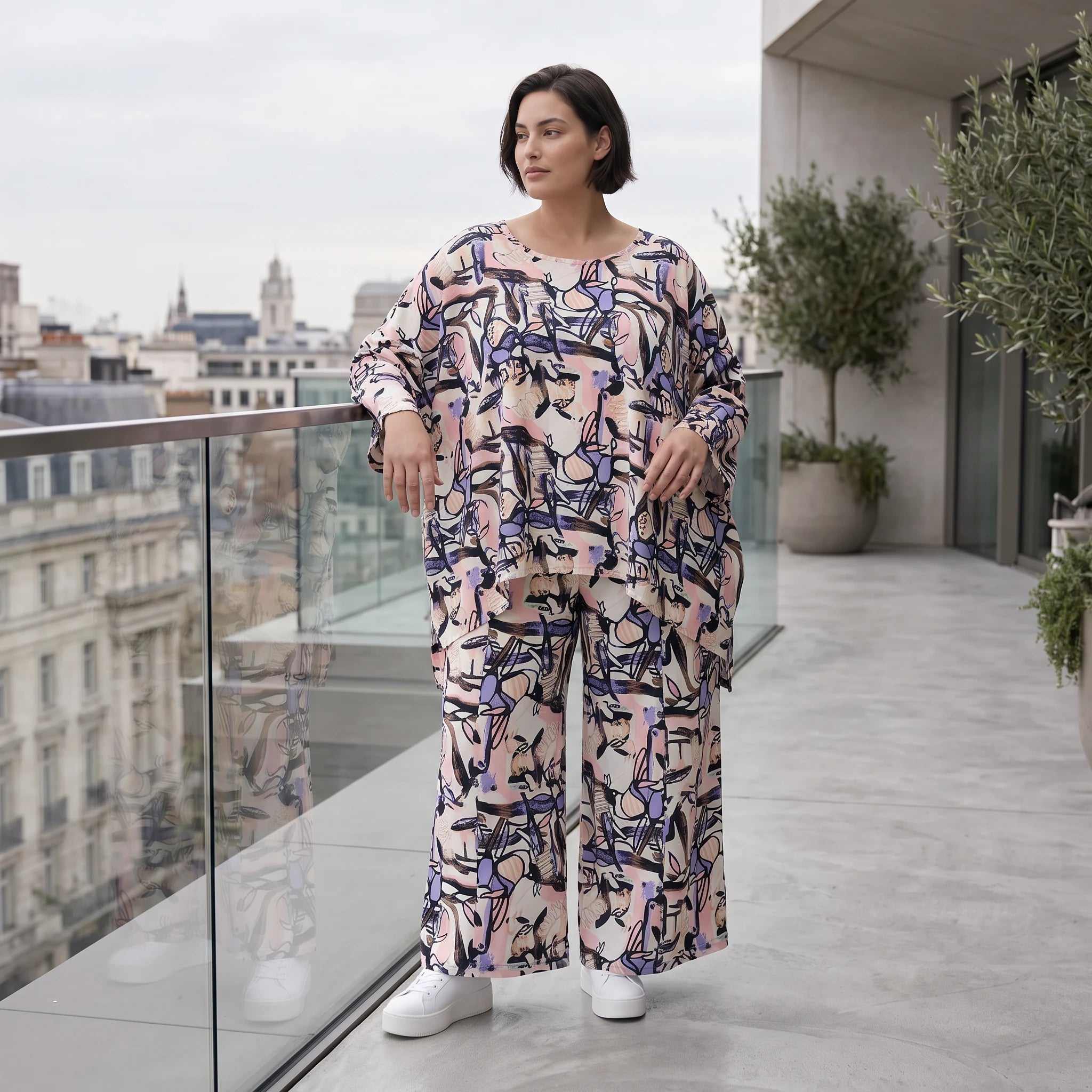 Oversized Shirt aus leichter Viskose Popeline in zartem Rosa mit asymmetrischem Schnitt