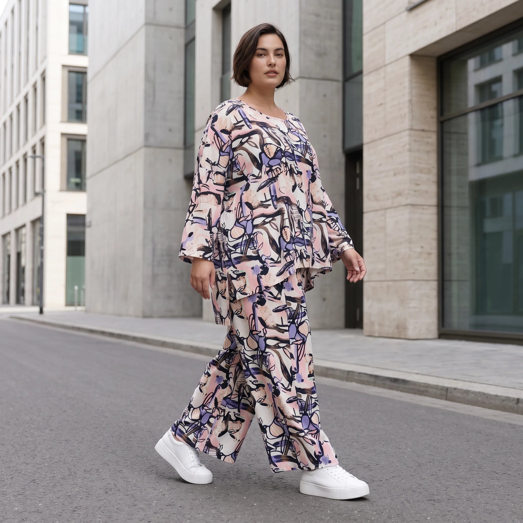 Oversized Shirt aus leichter Viskose Popeline in zartem Rosa mit asymmetrischem Schnitt