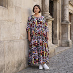 Fließendes Sommerkleid in Schwarz aus zartem Viskose Popeline mit gerüschtem Stufenvolant