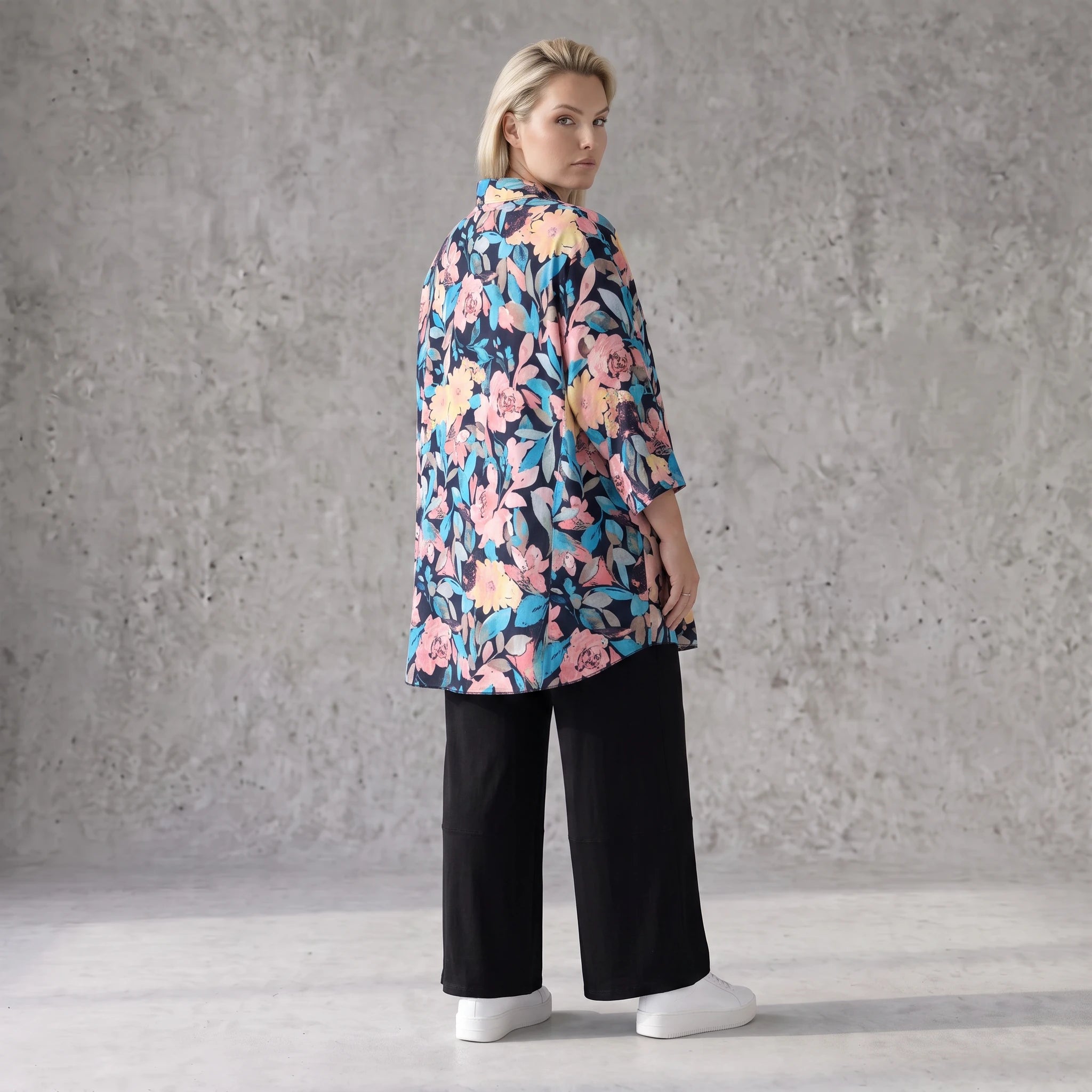 Feminine Bluse in luftiger Leinenoptik mit Hemdkragen und Dreiviertelarm in zartem Rosa