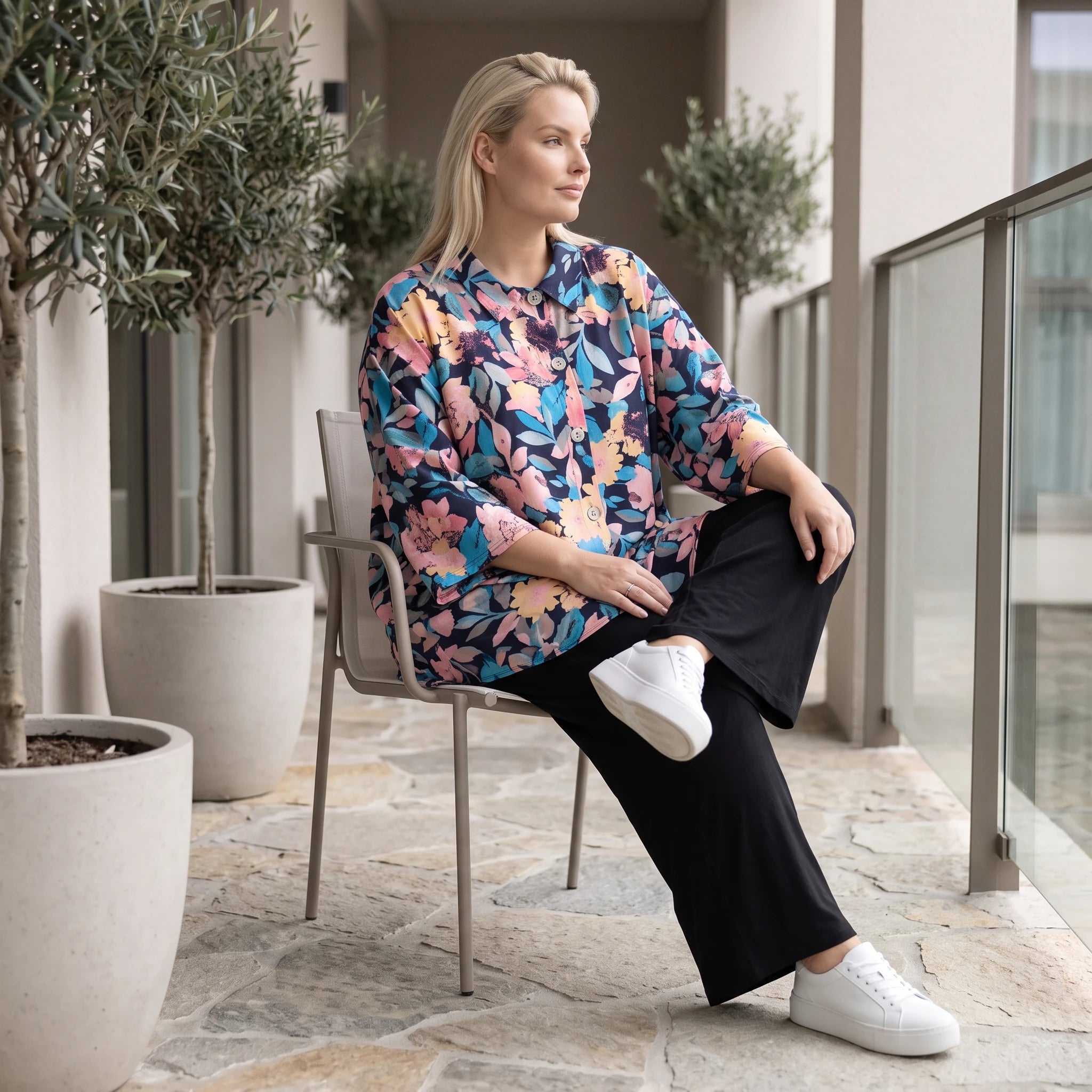 Feminine Bluse in luftiger Leinenoptik mit Hemdkragen und Dreiviertelarm in zartem Rosa