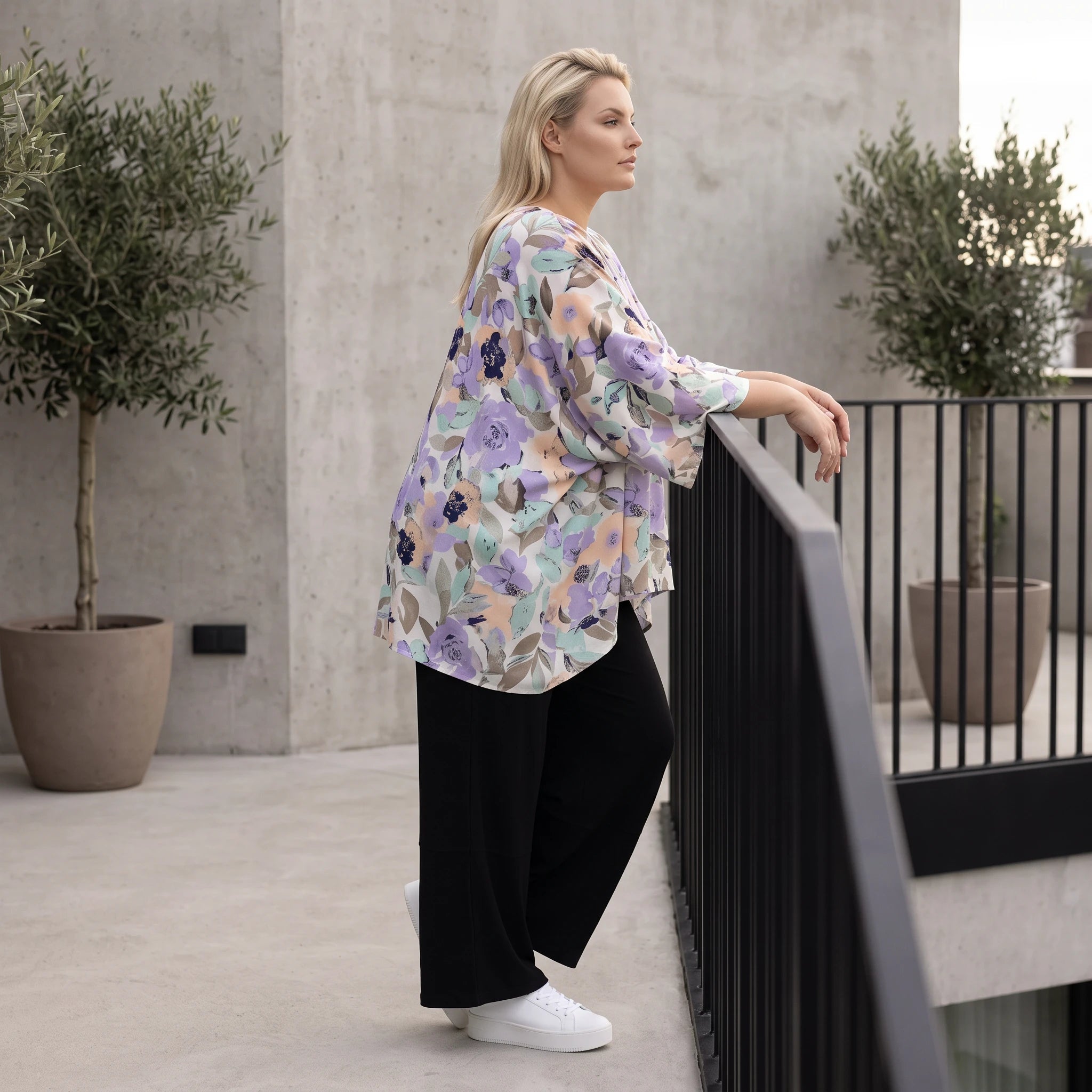 Oversized Shirt in Leinenoptik mit asymmetrischem Saum in Magnolia für lässige Sommertage