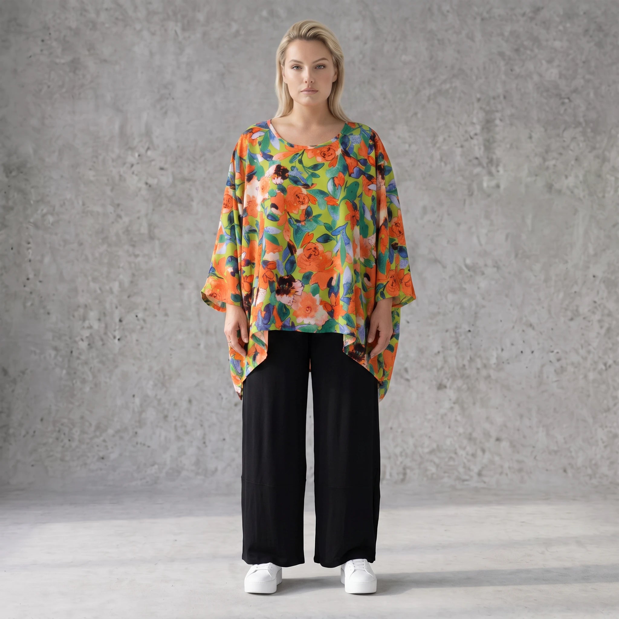 Luftiges Oversized Shirt in frischem Apfelgrün mit Vokuhila Schnitt aus Viskose Leinen