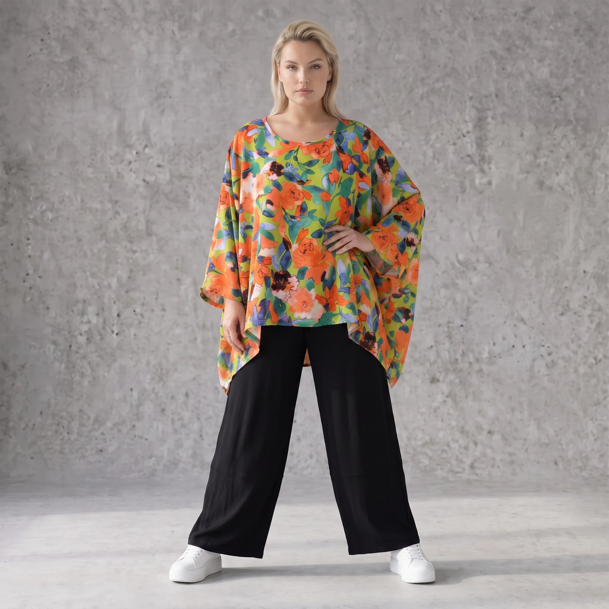 Luftiges Oversized Shirt in frischem Apfelgrün mit Vokuhila Schnitt aus Viskose Leinen