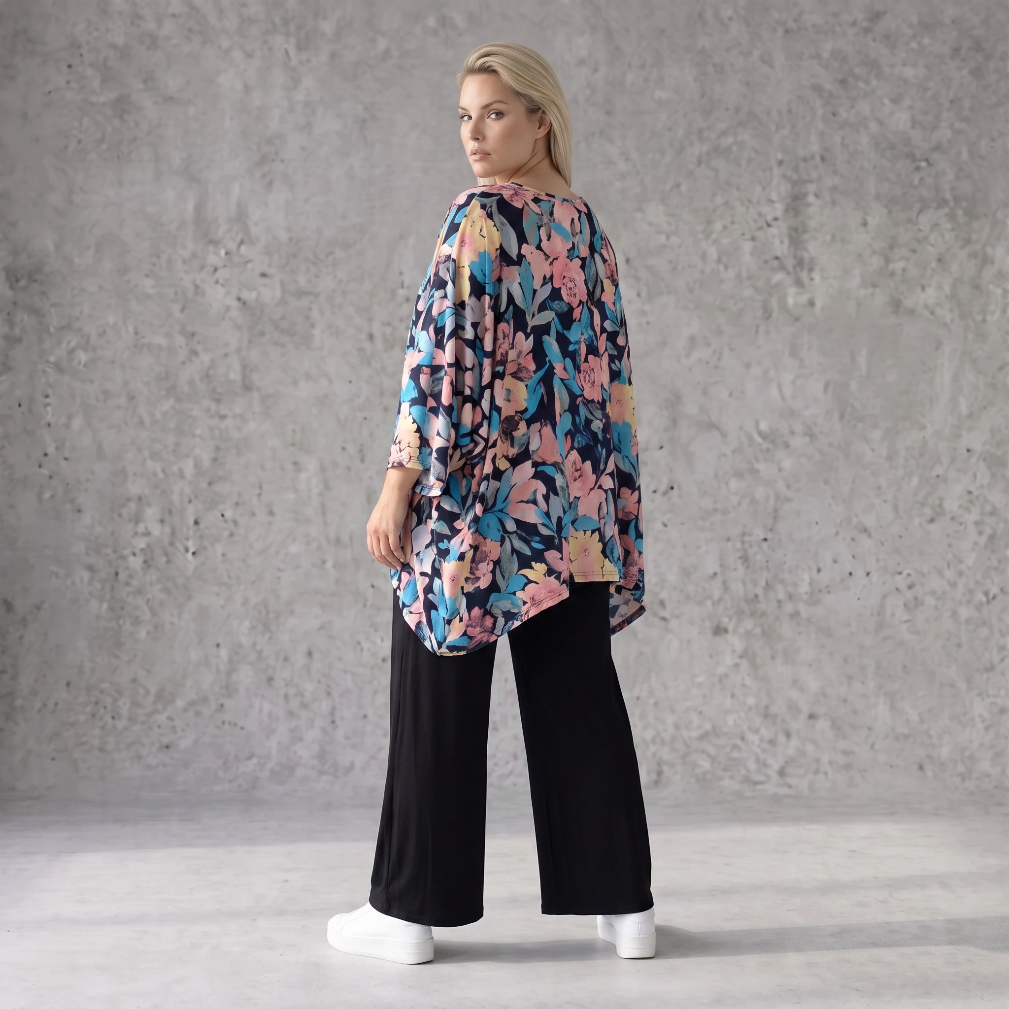 Oversized Shirt in Leinenoptik mit kastigem Schnitt und Rundhalsausschnitt in kühlem Aqua
