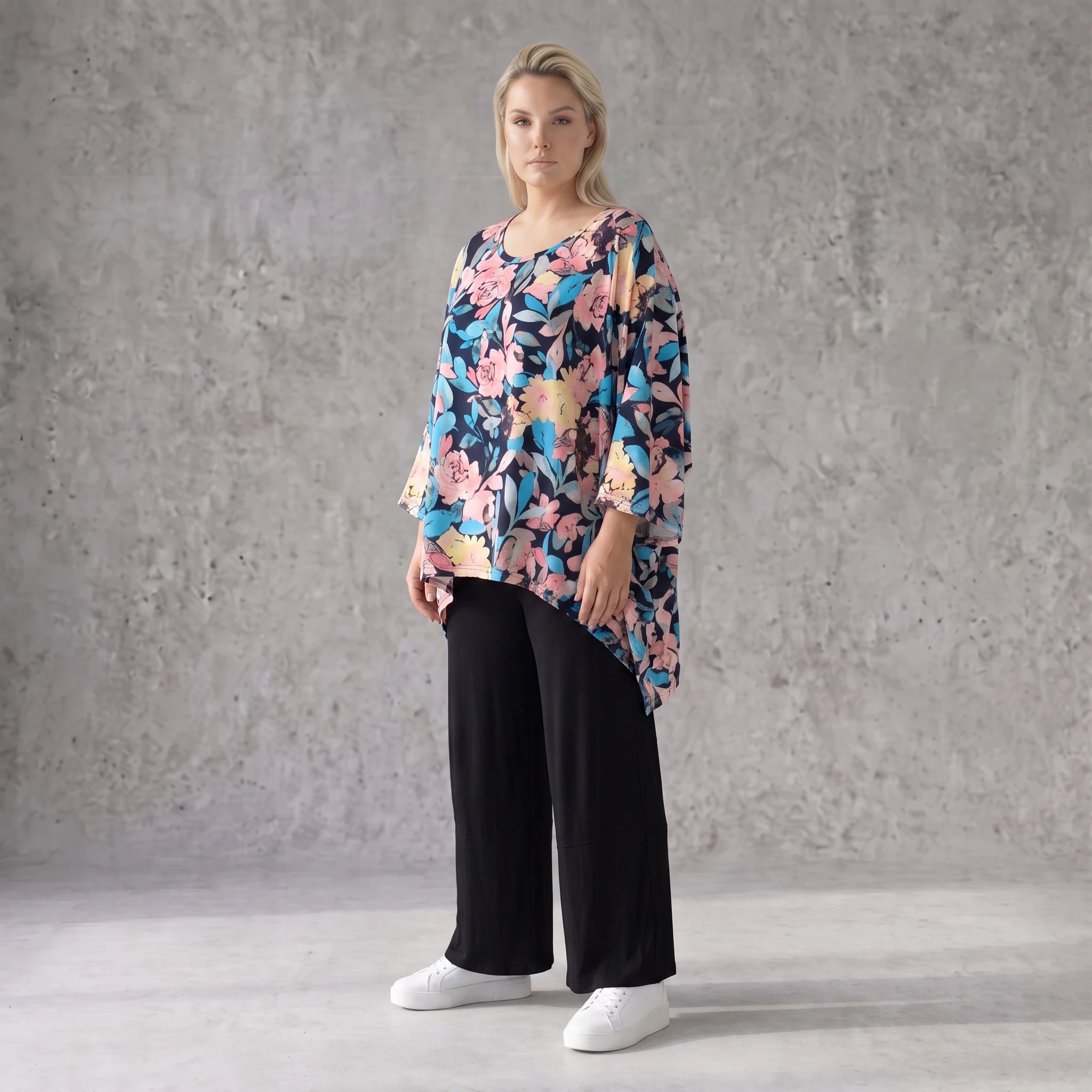 Oversized Shirt in Leinenoptik mit kastigem Schnitt und Rundhalsausschnitt in kühlem Aqua
