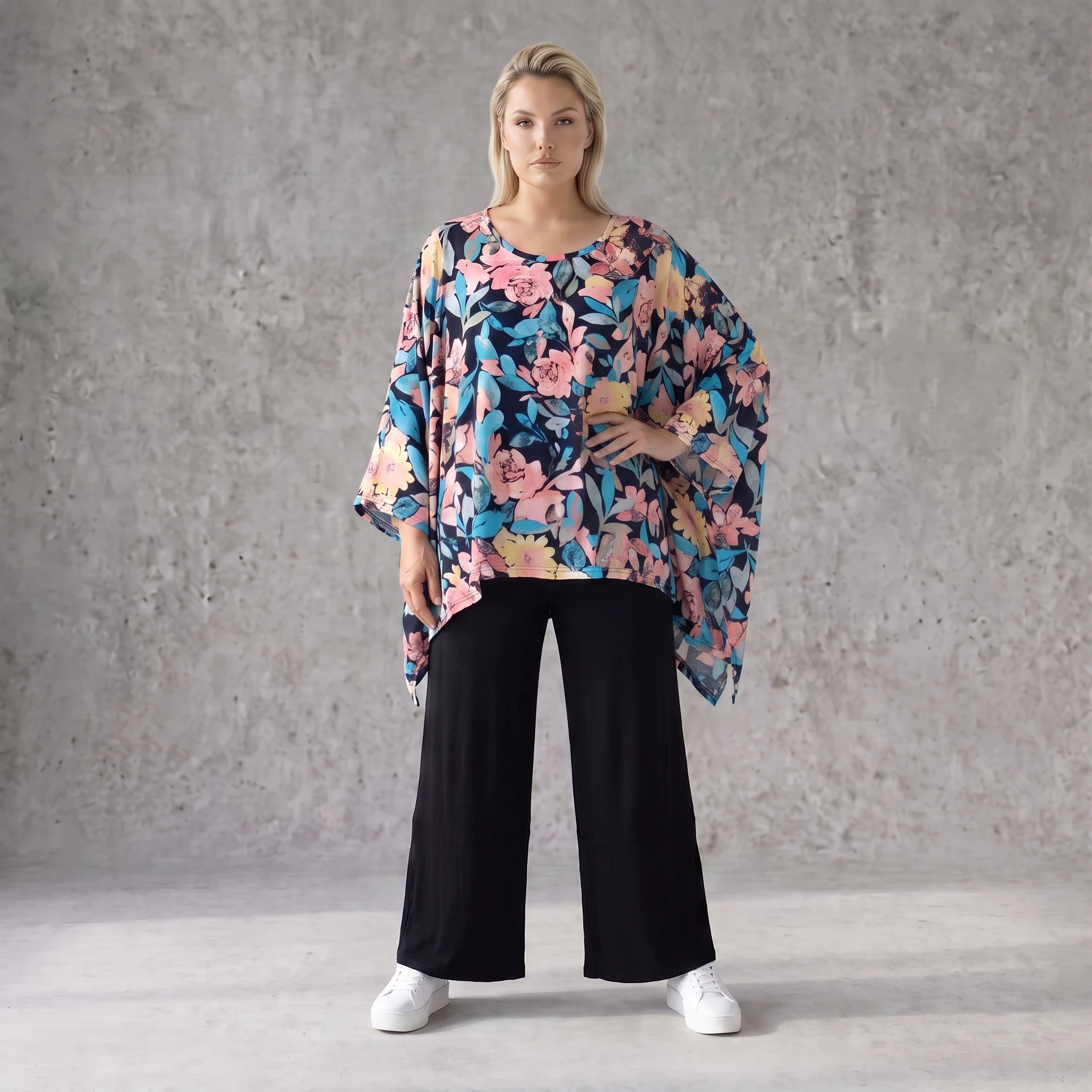 Oversized Shirt in Leinenoptik mit kastigem Schnitt und Rundhalsausschnitt in kühlem Aqua