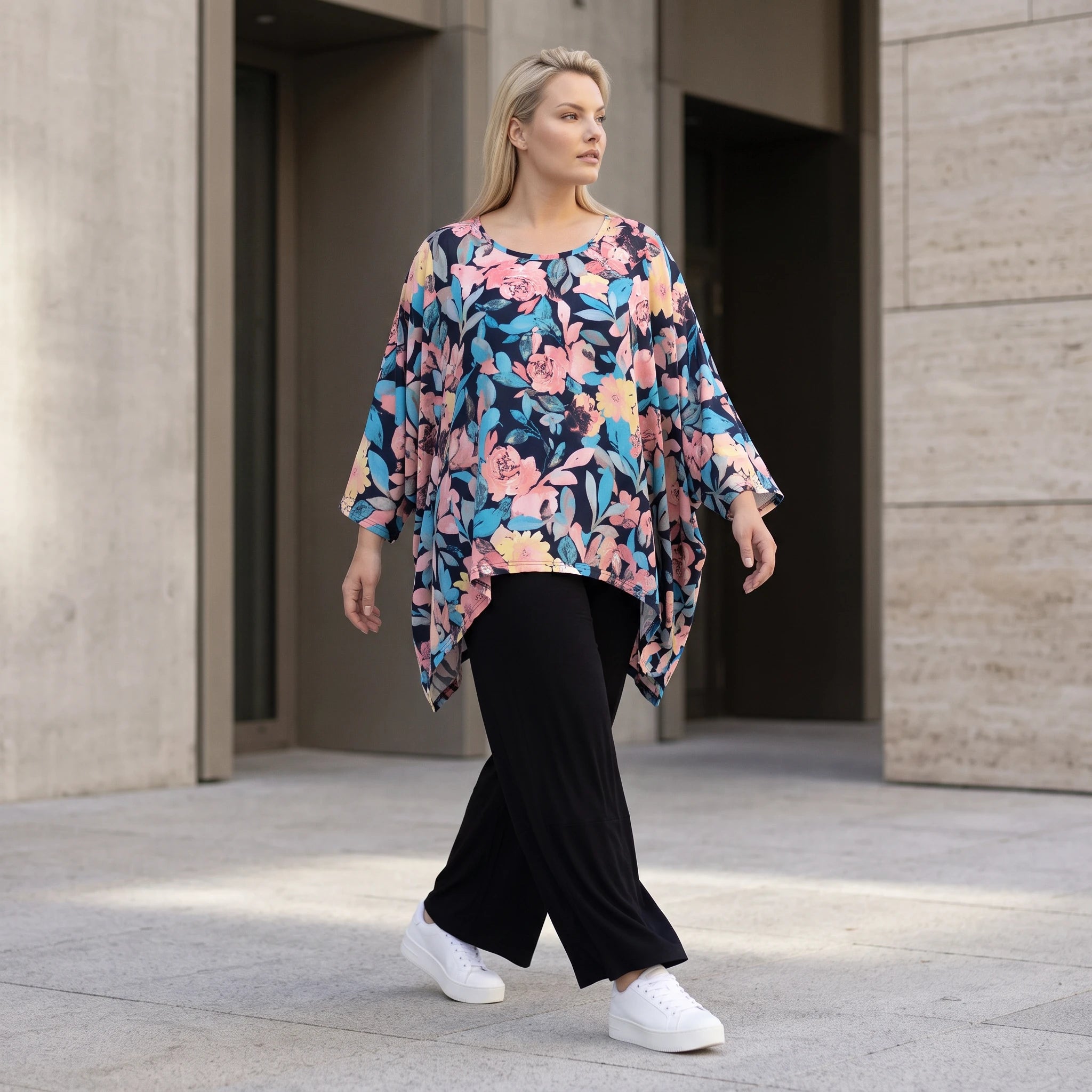Oversized Shirt in Leinenoptik mit kastigem Schnitt und Rundhalsausschnitt in kühlem Aqua