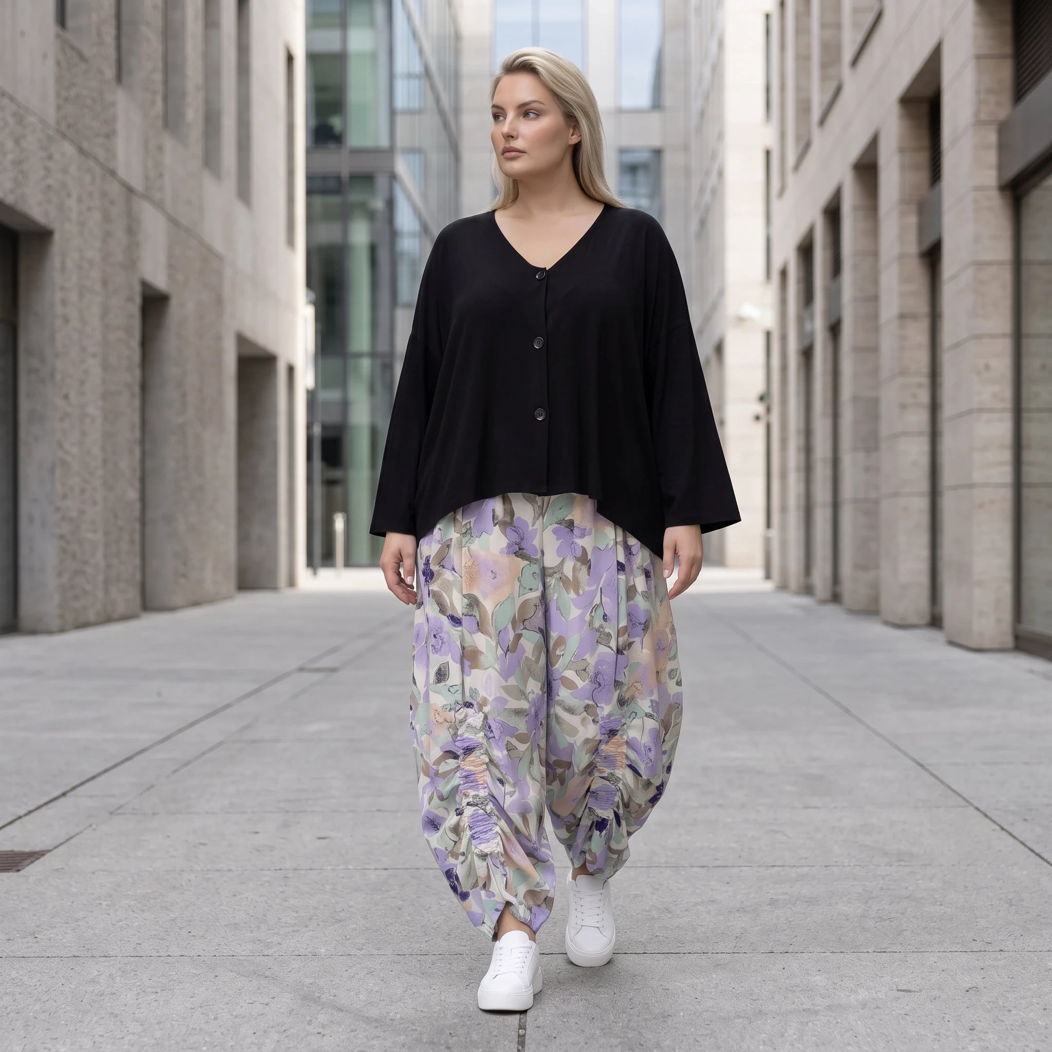 Ballonhose in zartem Magnolia aus luftiger Viskose Leinen Mischung mit elastischem Bund