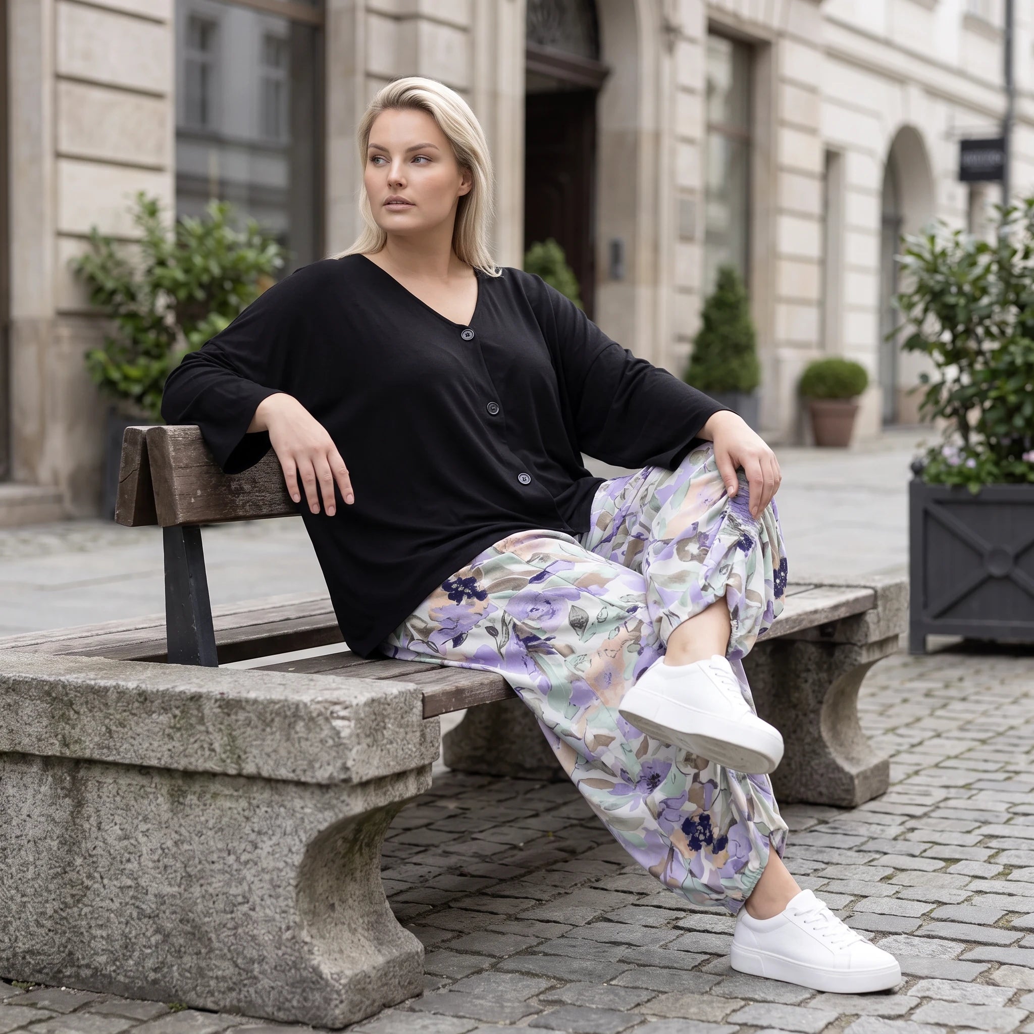 Ballonhose in zartem Magnolia aus luftiger Viskose Leinen Mischung mit elastischem Bund