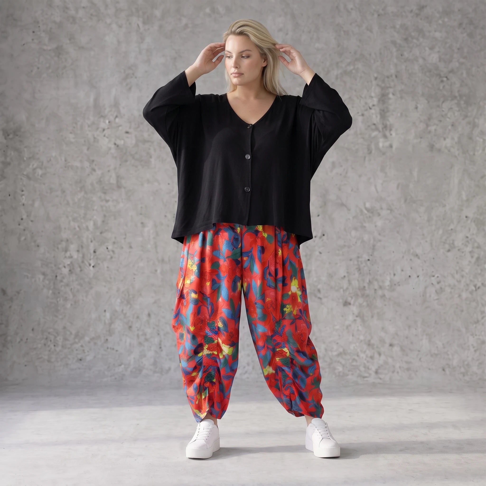Leichte Ballonhose in Mohnrot mit elastischem Bund und Raffung für den lässigen Sommerlook