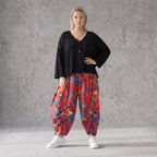 Leichte Ballonhose in Mohnrot mit elastischem Bund und Raffung für den lässigen Sommerlook