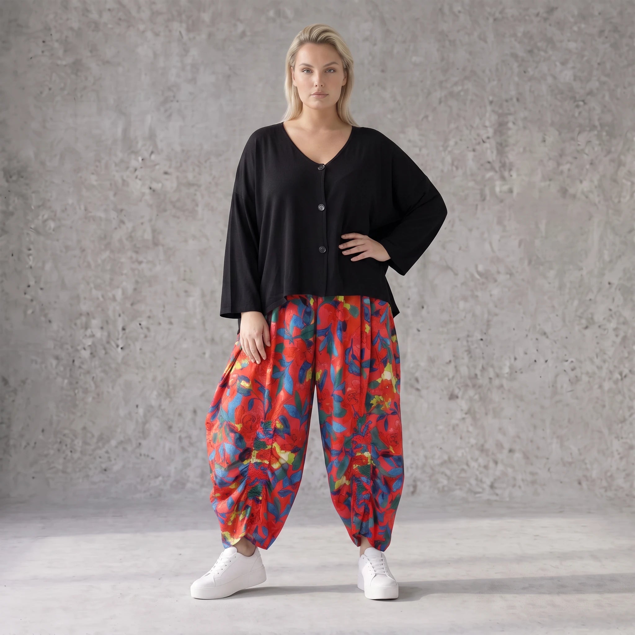 Leichte Ballonhose in Mohnrot mit elastischem Bund und Raffung für den lässigen Sommerlook