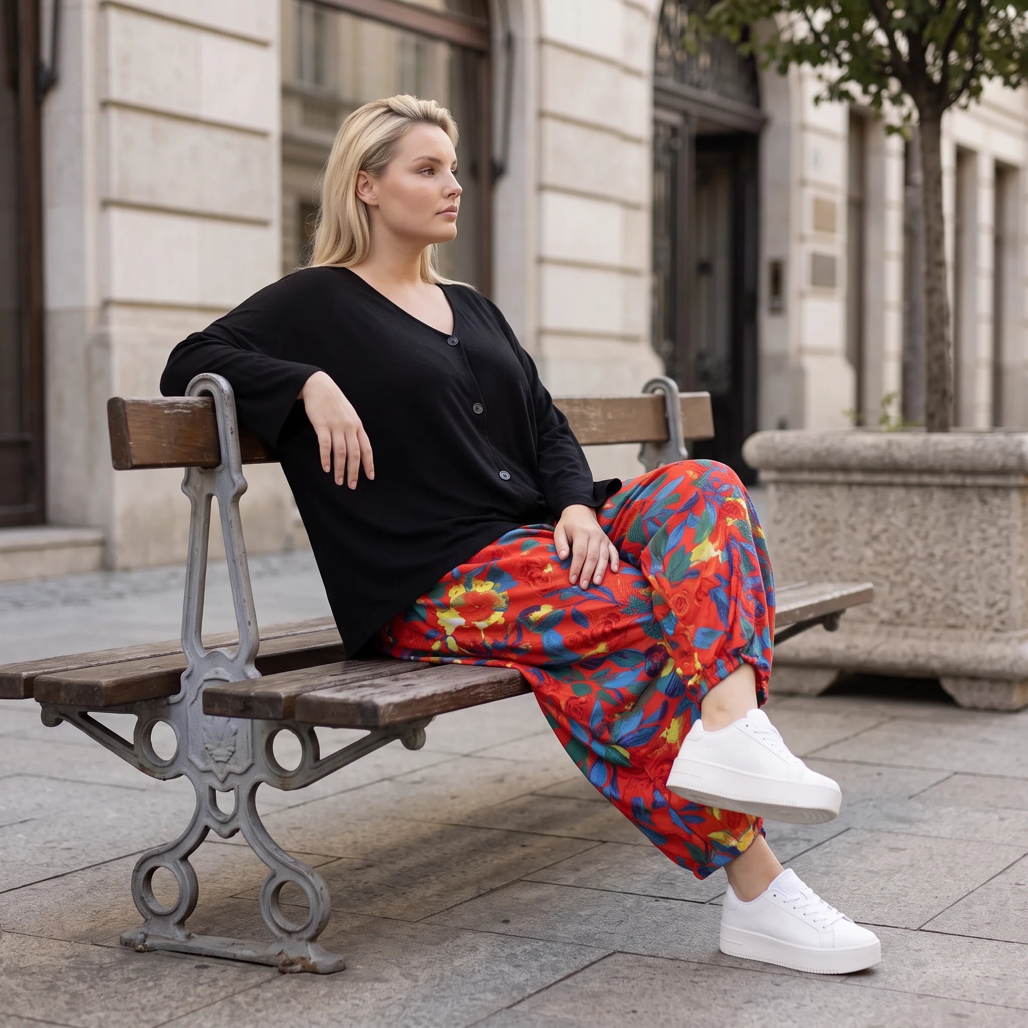 Leichte Ballonhose in Mohnrot mit elastischem Bund und Raffung für den lässigen Sommerlook