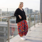 Leichte Ballonhose in Mohnrot mit elastischem Bund und Raffung für den lässigen Sommerlook