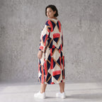 Ballonkleid aus Viskose Jersey in Marine und Rot mit 3/4-Arm Rundhals und Seitentaschen
