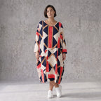 Ballonkleid aus Viskose Jersey in Marine und Rot mit 3/4-Arm Rundhals und Seitentaschen