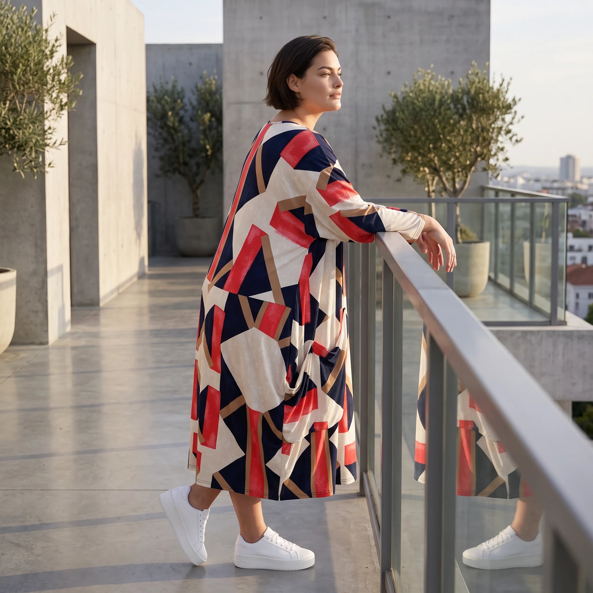 Ballonkleid aus Viskose Jersey in Marine und Rot mit 3/4-Arm Rundhals und Seitentaschen