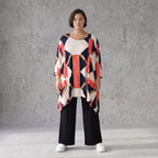 Fließendes Jersey Shirt in Marine und Rot mit zipfeligem Saum und seitlichen Schlitzen