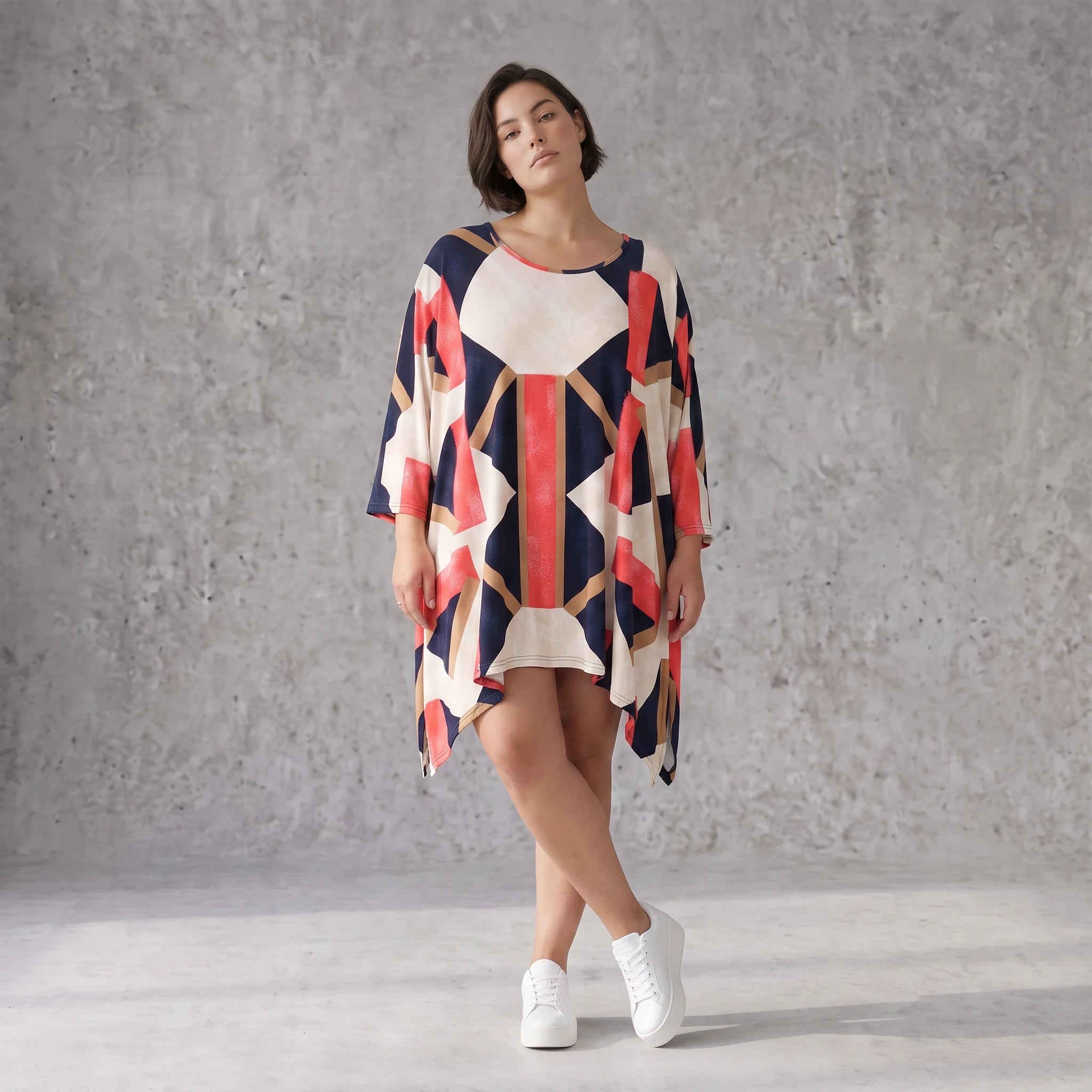 Fließendes Jersey Shirt in Marine und Rot mit zipfeligem Saum und seitlichen Schlitzen