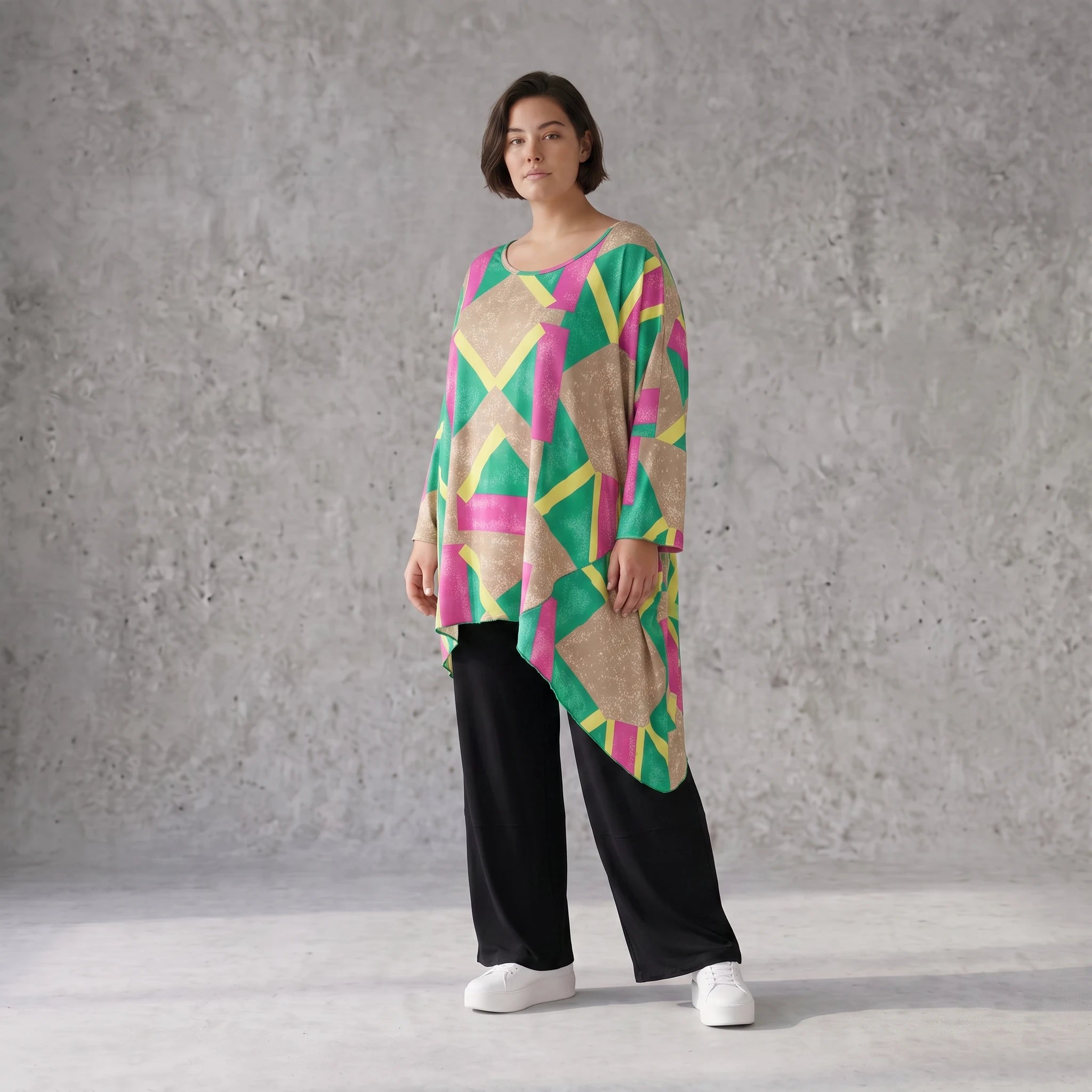 Kurzarmshirt aus weichem Viskosestretch mit asymmetrischem Saum in frischem Beige und Grün