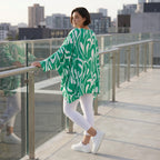 Lässiges Oversized Shirt in Grün mit weißem Muster sowie Vorne kurz Hinten langem Schnitt