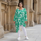 Kurzarmshirt mit asymmetrischem Schnitt in frischem Grün und Weiß für sonnige Sommertage