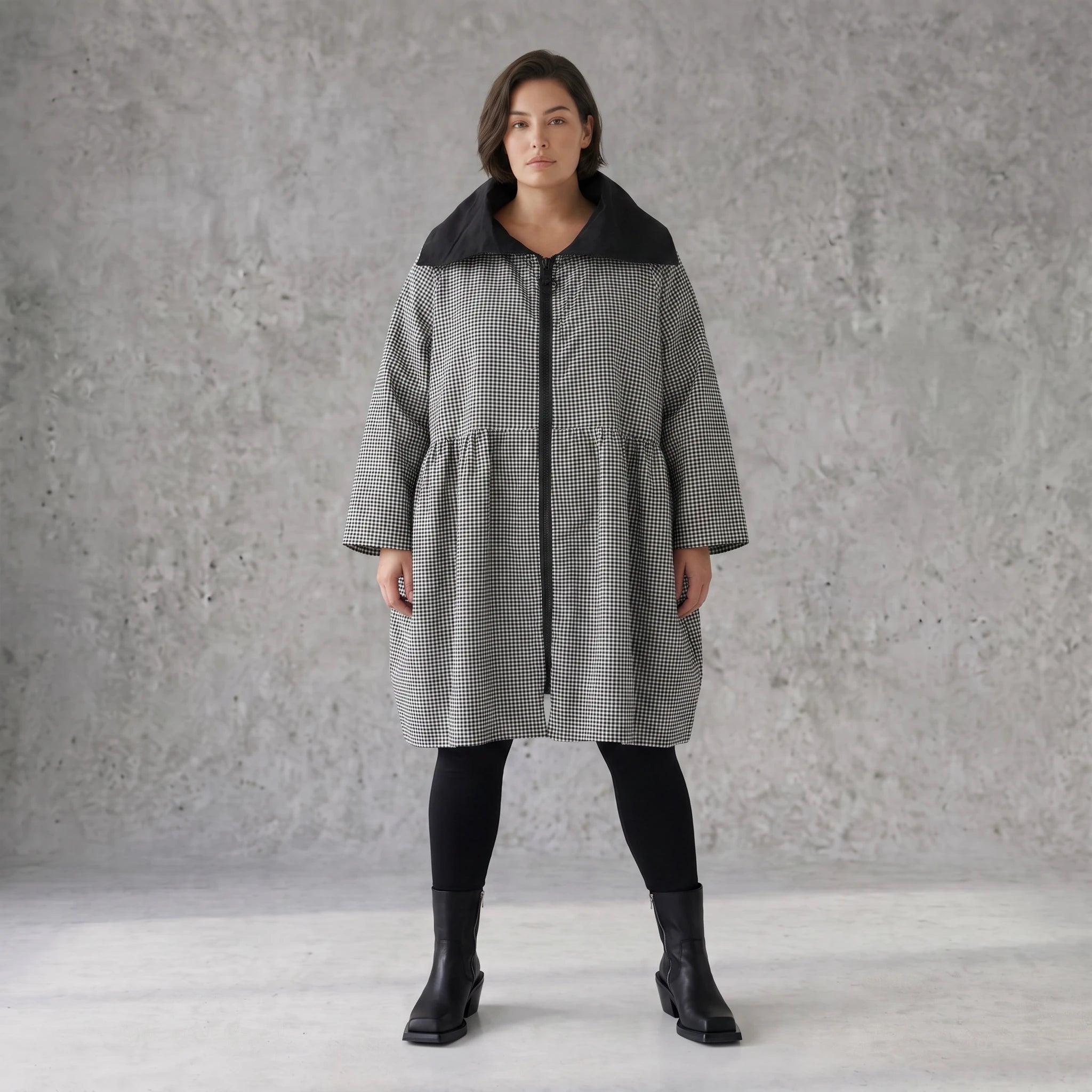 Elegante Ballonjacke aus fließendem Bengaline in Schwarz Weiß mit Hemdkragen und Taschen