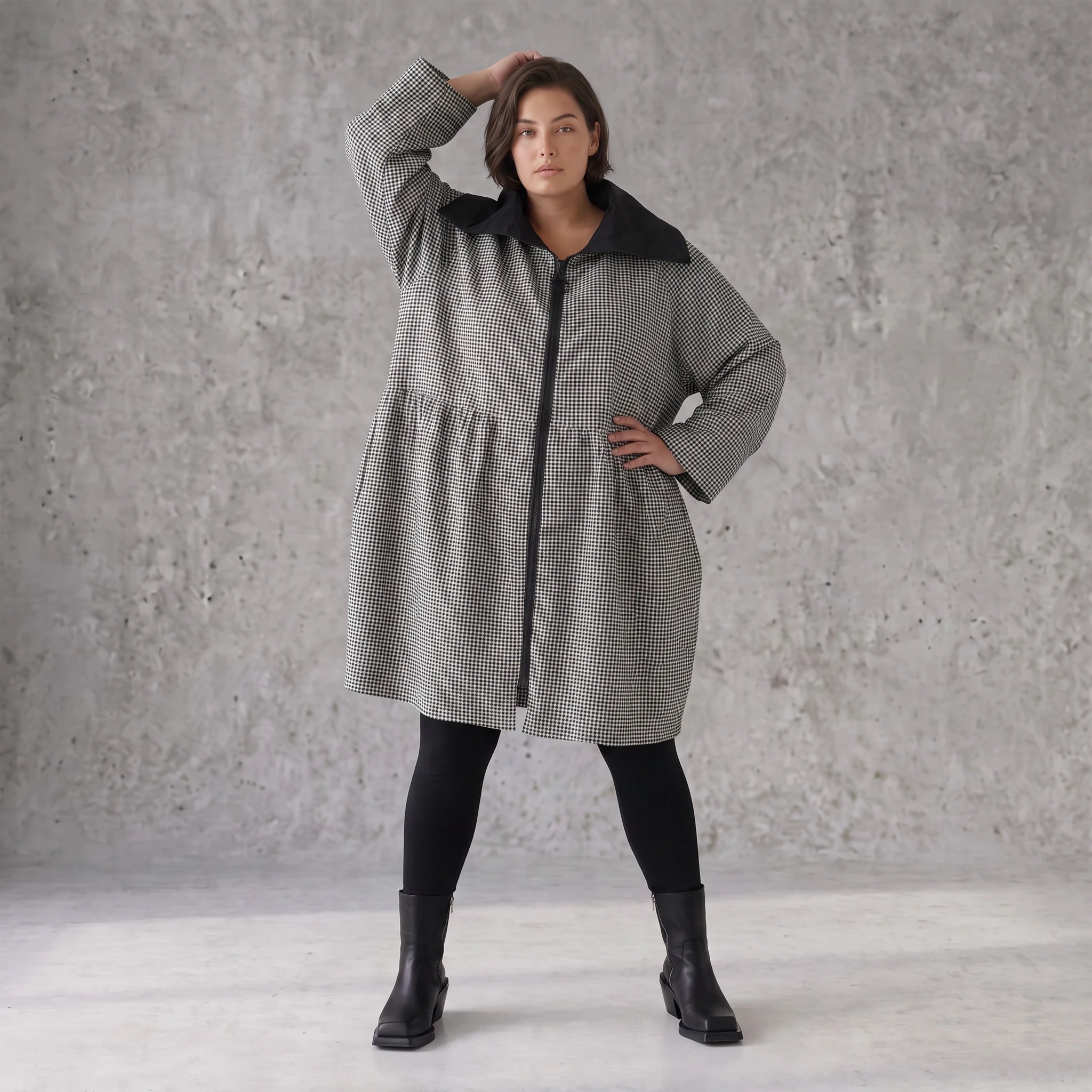 Elegante Ballonjacke aus fließendem Bengaline in Schwarz Weiß mit Hemdkragen und Taschen