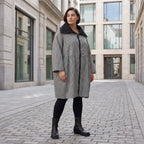 Elegante Ballonjacke aus fließendem Bengaline in Schwarz Weiß mit Hemdkragen und Taschen