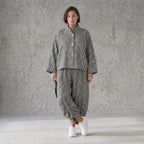Bengaline Jacke in Schwarz und Weiß mit Stehkragen kastiger Passform und Knopfverschluss