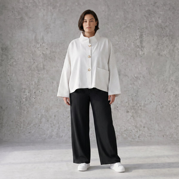Kastige Bengaline Jacke in Weiß Schwarz mit 3/4-Arm Stehkragen und praktischen Taschen