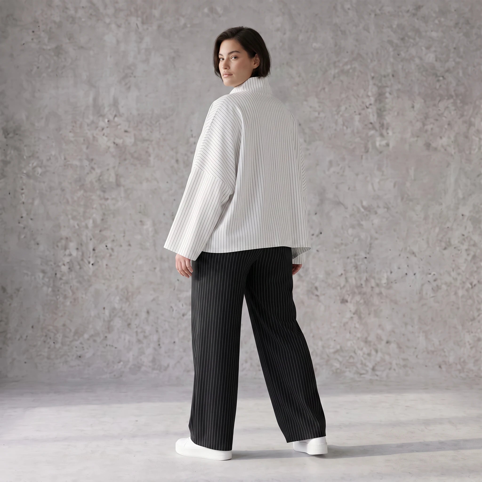 Kastige Bengaline Jacke in Weiß Schwarz mit 3/4-Arm Stehkragen und praktischen Taschen