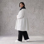 Elegante Ballonjacke aus fließendem Bengaline Stretch mit Hemdkragen in Schwarz und Weiß