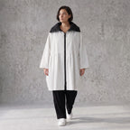 Elegante Ballonjacke aus fließendem Bengaline Stretch mit Hemdkragen in Schwarz und Weiß