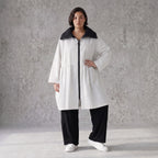 Elegante Ballonjacke aus fließendem Bengaline Stretch mit Hemdkragen in Schwarz und Weiß